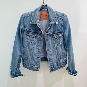 Levi’s Women’s Original Denim Trucker Jacket Size Small